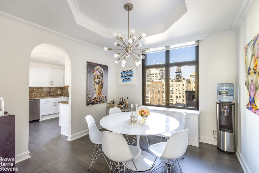 188 East 70th Street, Unit 11A Manhattan, NY 10021 - Photo 2 of 9