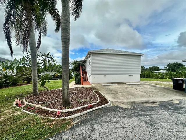 $1,900 | 709 South Lake Starr Boulevard, Lake Wales, FL 33898