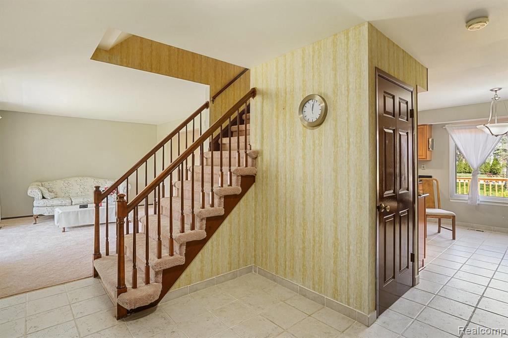 691 Abbey Court Rochester Hills, MI 48307 - Photo 19 of 39