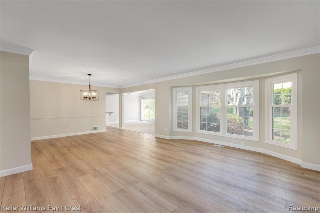 332 Lake Forest Road Rochester Hills, MI 48309 - Photo 9 of 48