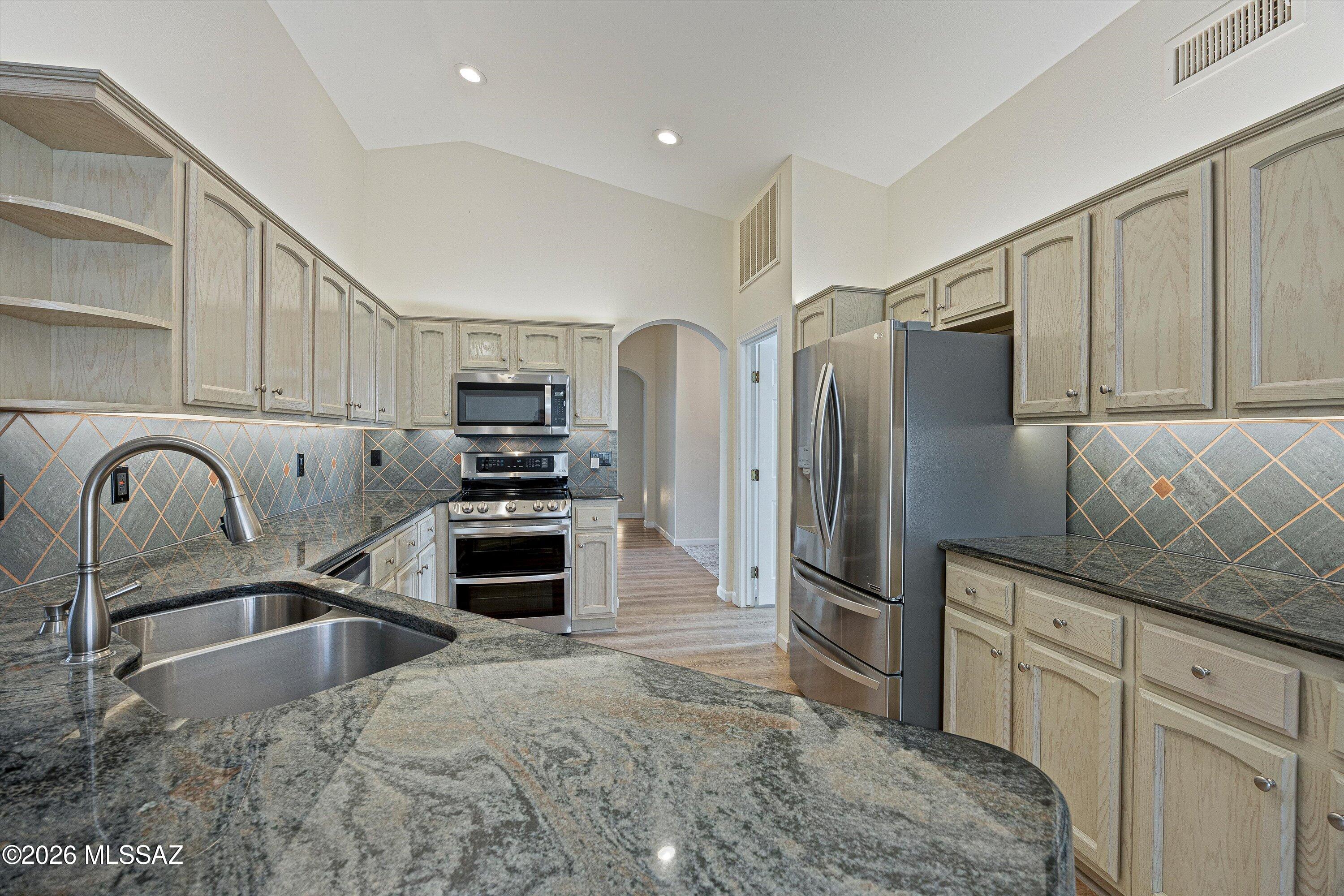36967 South Ridgeview Boulevard Tucson, AZ 85739 - Photo 16 of 51 Granite Countertops