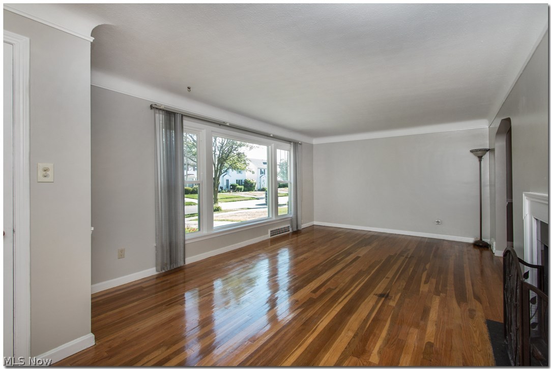 4050 Stilmore Road Cleveland, OH 44121 - Photo 7 of 35