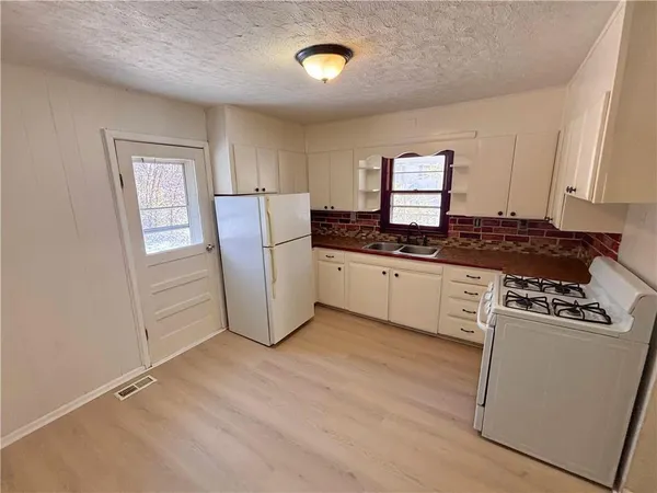 $189,900 | 1116 Lake Maurer Road, Excelsior Springs, MO 64024