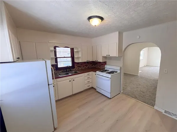 $189,900 | 1116 Lake Maurer Road, Excelsior Springs, MO 64024