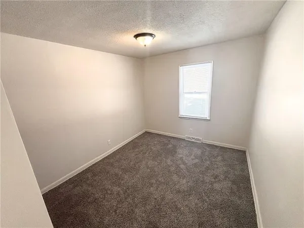 $189,900 | 1116 Lake Maurer Road, Excelsior Springs, MO 64024