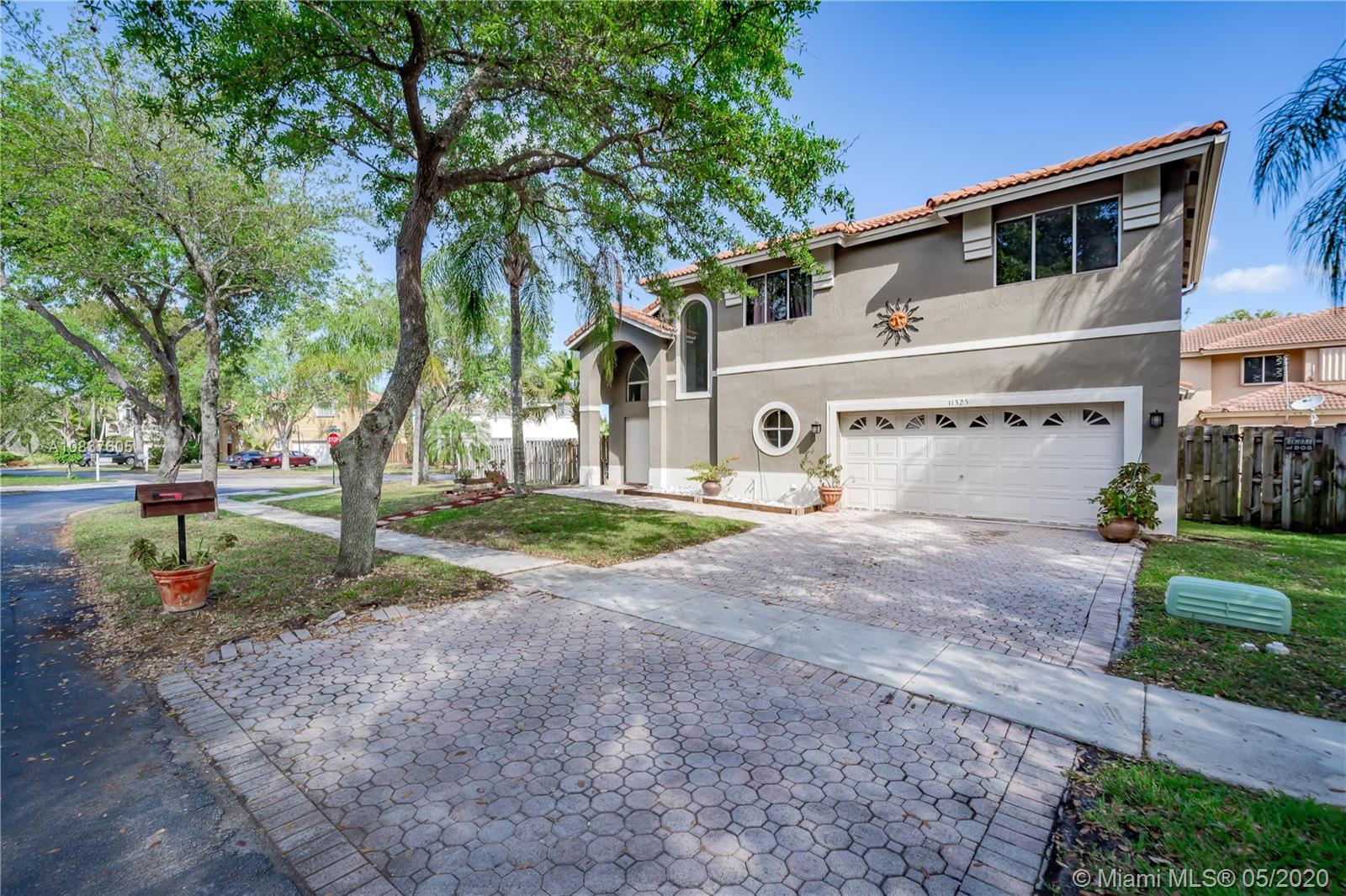 11325 Roundelay Road Cooper City, FL 33026 - Photo 3 of 46 Driveway fits 6 cars