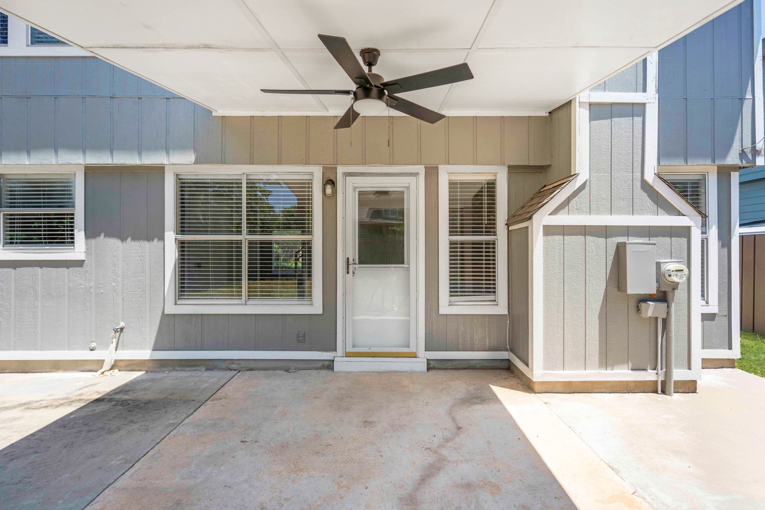 800 Smoke Signal Pass Pflugerville, TX 78660 - Photo 20 of 40 A private covered patio provides comfortable outdoor living space.