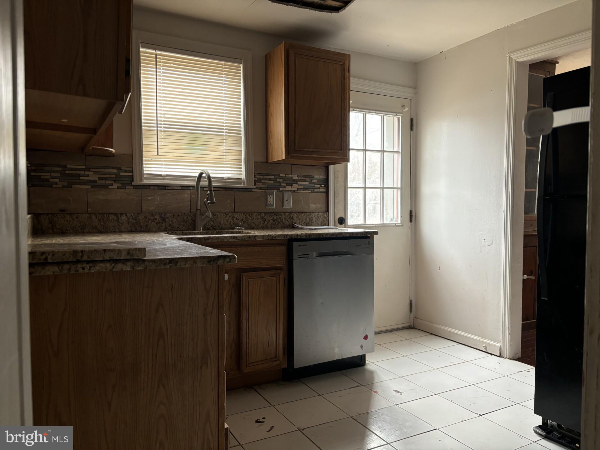144 Maple Hill Road Wilmington, DE 19804 - Photo 5 of 15 Kitchen- back door