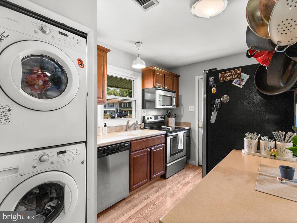 1300 Tenbrook Road Odenton, MD 21113 - Photo 14 of 31 Laundry and Kitchen