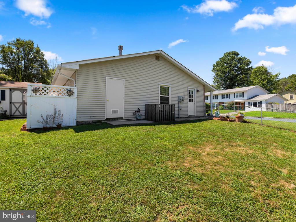1300 Tenbrook Road Odenton, MD 21113 - Photo 31 of 31 Fenced Side Yard