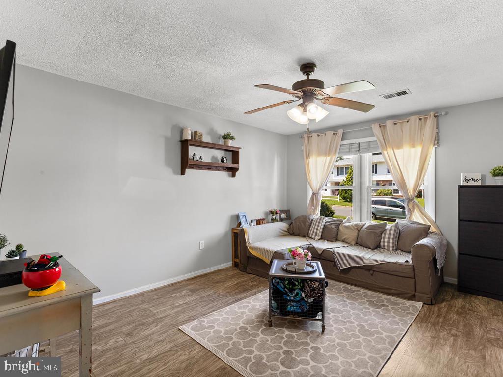 1300 Tenbrook Road Odenton, MD 21113 - Photo 5 of 31 Living Room