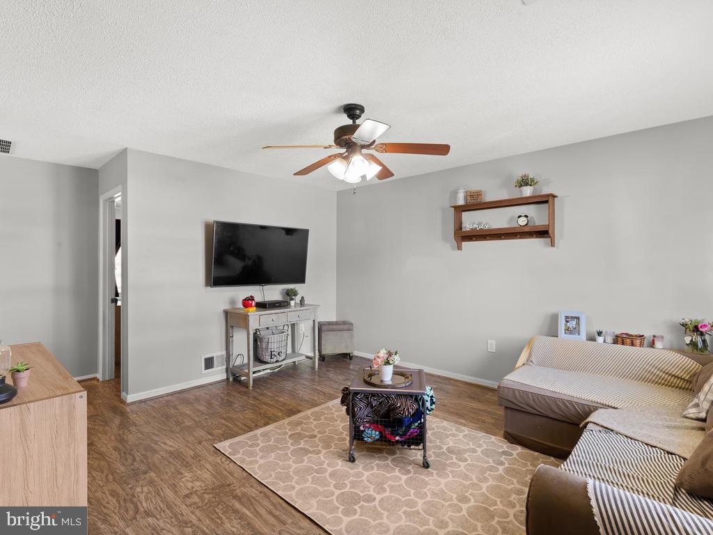 1300 Tenbrook Road Odenton, MD 21113 - Photo 8 of 31 Living Room
