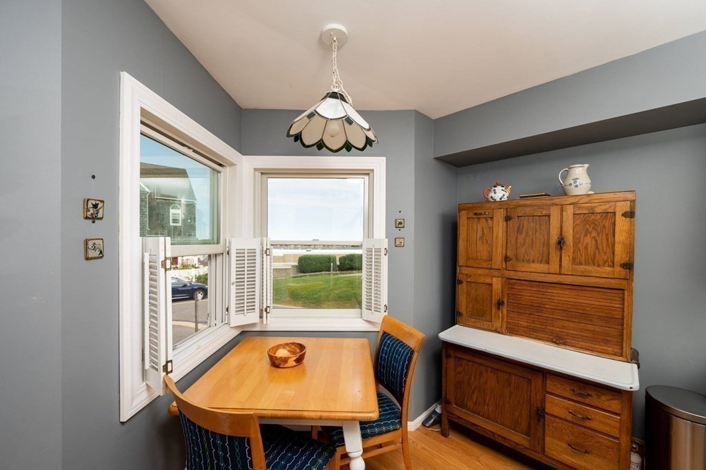 12 Spinnaker Hill Lane, Unit 12 Hull, MA 02045 - Photo 14 of 39 a room with furniture and window