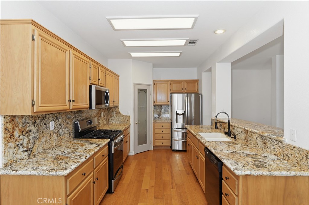 16176 Setting Sun Circle Riverside, CA 92503 - Photo 2 of 52