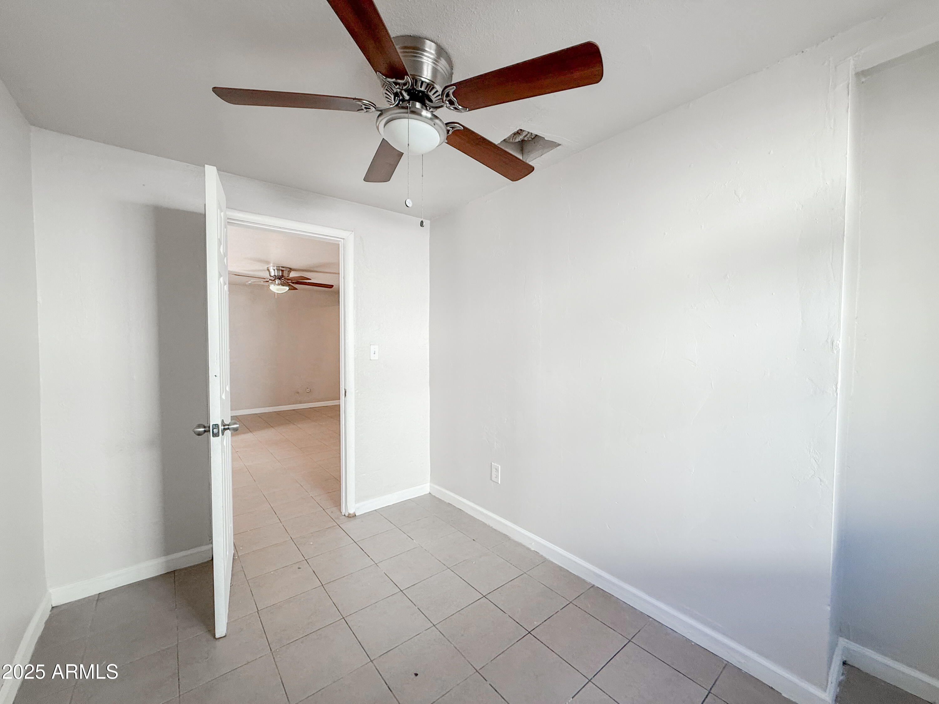 9606 North 11th Avenue, Unit 106 Phoenix, AZ 85021 - Photo 7 of 15 IMG_9450