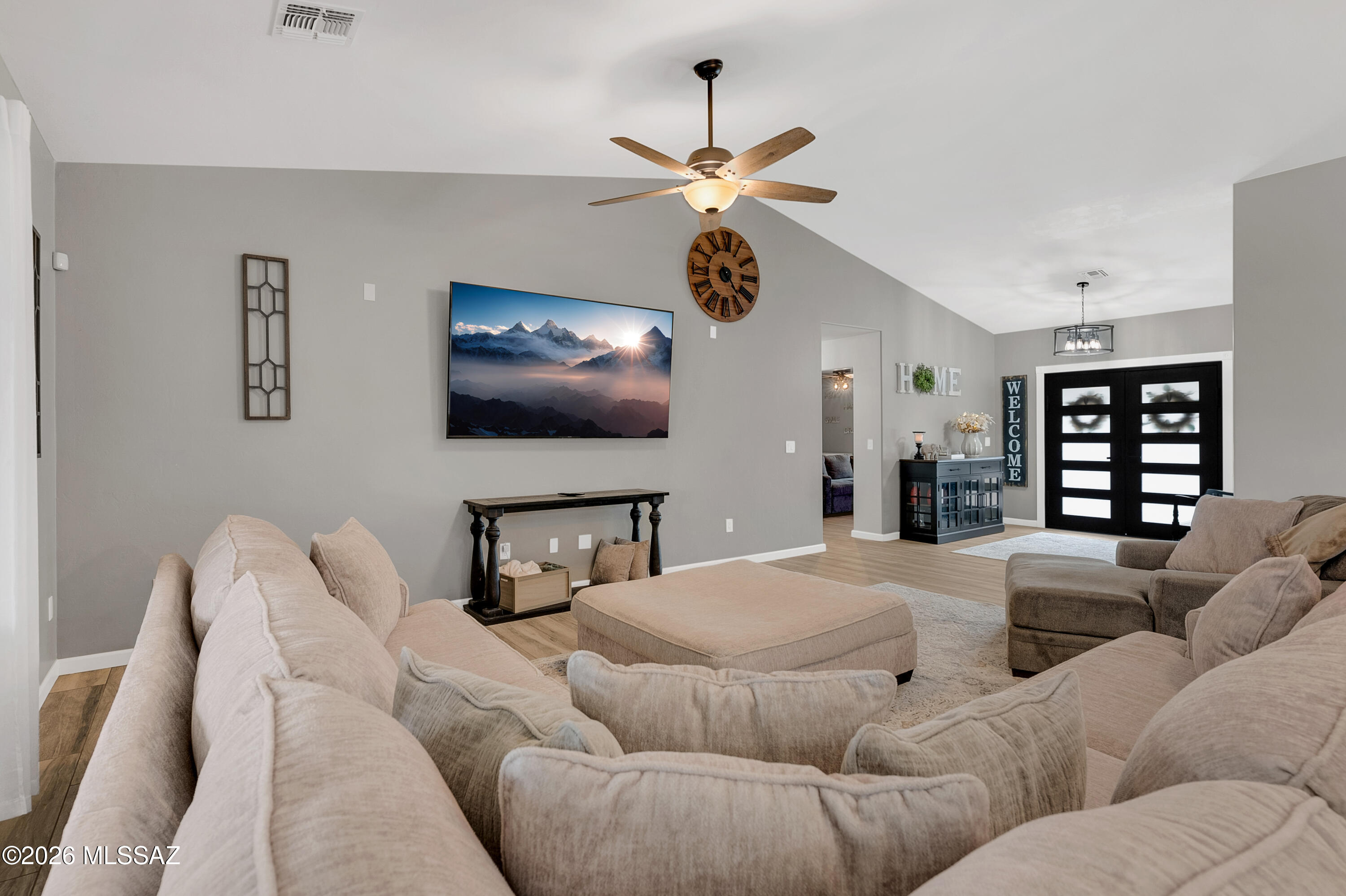 4892 West Sunset Road Tucson, AZ 85743 - Photo 9 of 45 Living Room