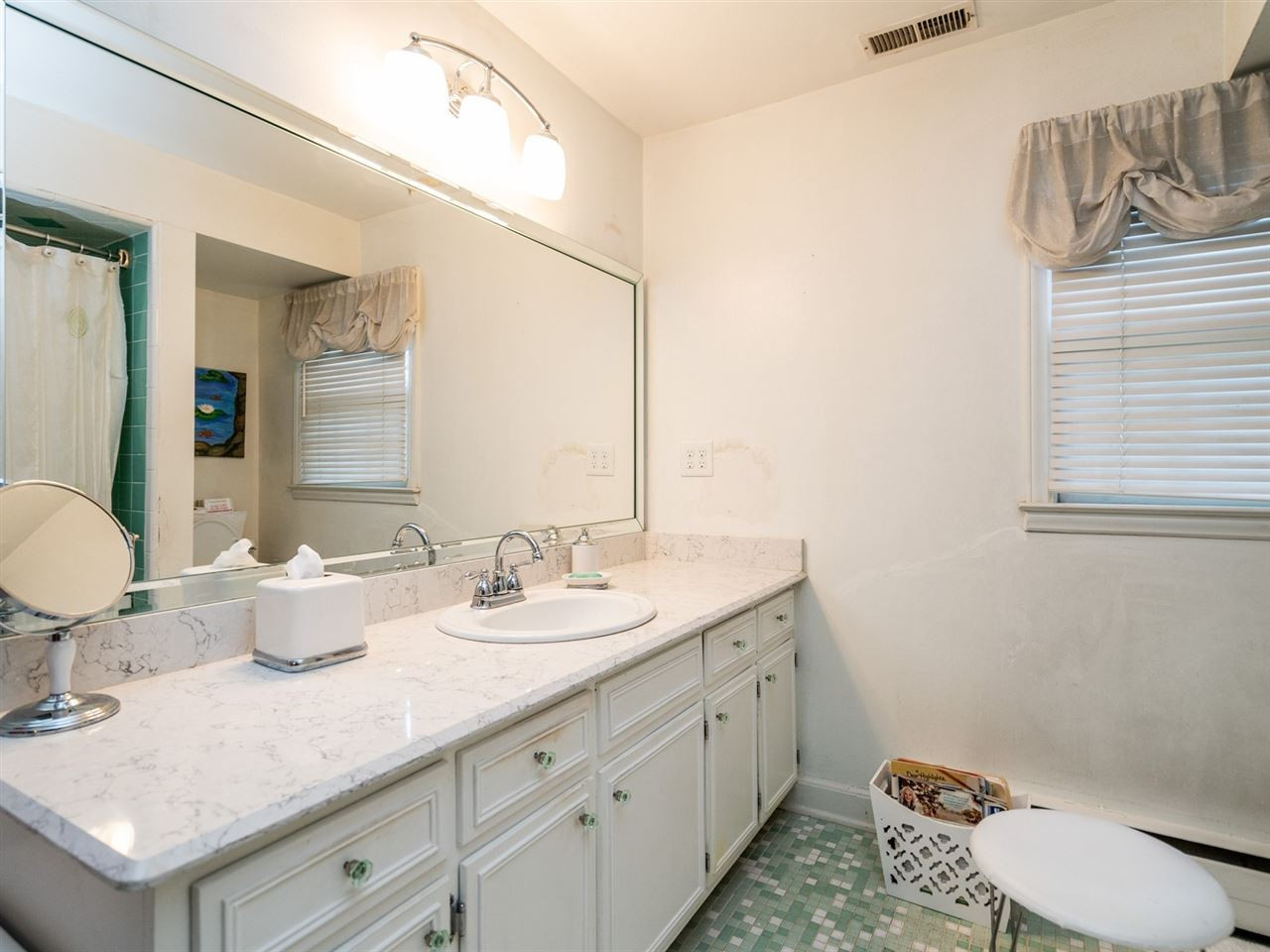 905 Davidson Street Raleigh, NC 27609 - Photo 20 of 25 Second Floor Full Bath