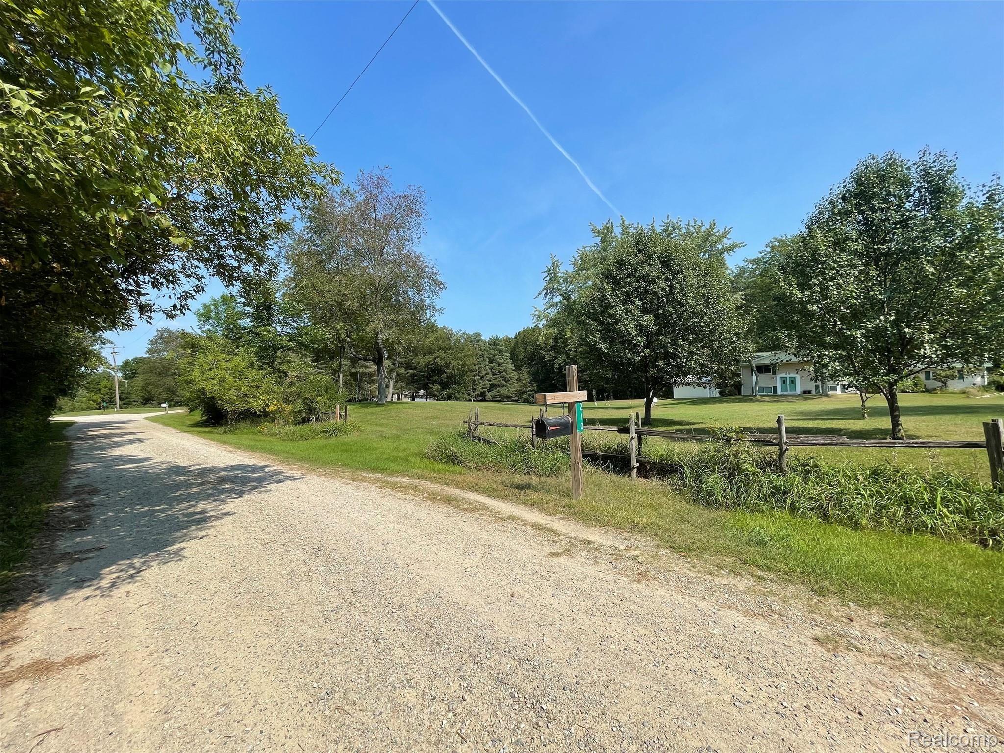 210 Michael Road Lapeer, MI 48446 - Photo 13 of 35 IMG_3264.jpg