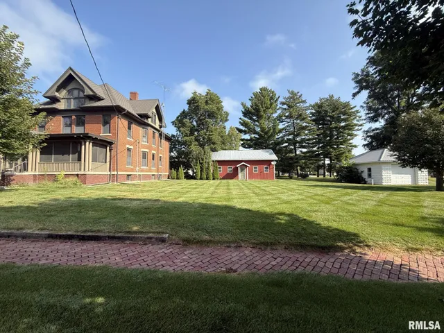 $237,000 | 275 East Walnut Street, Roseville, IL 61473