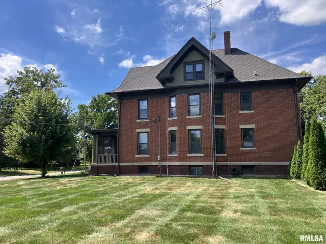 $237,000 | 275 East Walnut Street, Roseville, IL 61473