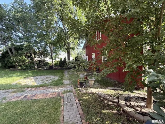 $237,000 | 275 East Walnut Street, Roseville, IL 61473