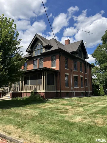 $237,000 | 275 East Walnut Street, Roseville, IL 61473