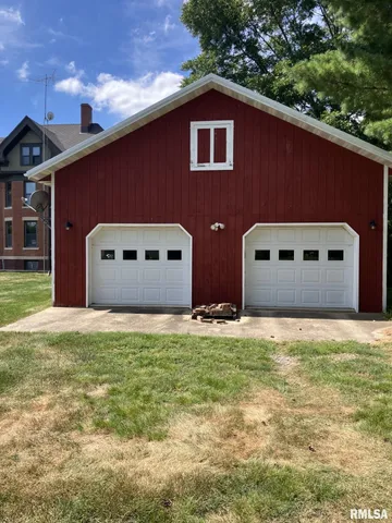 $237,000 | 275 East Walnut Street, Roseville, IL 61473