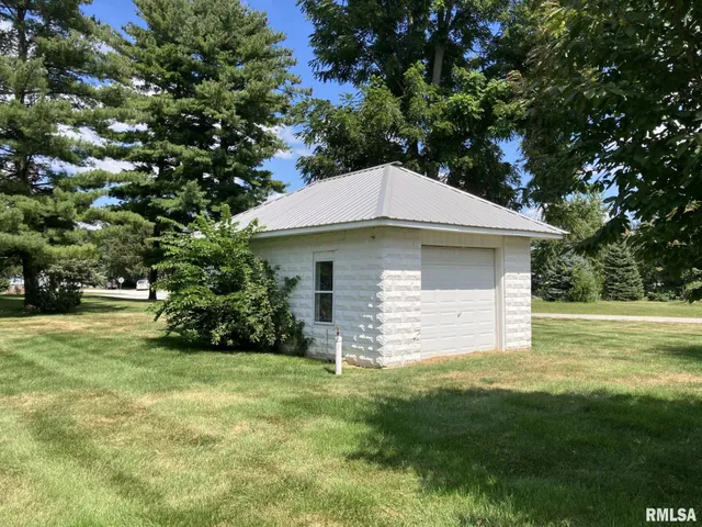 $237,000 | 275 East Walnut Street, Roseville, IL 61473