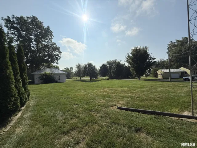 $237,000 | 275 East Walnut Street, Roseville, IL 61473