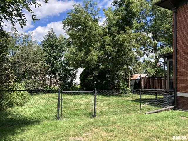 $237,000 | 275 East Walnut Street, Roseville, IL 61473