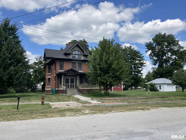 $237,000 | 275 East Walnut Street, Roseville, IL 61473