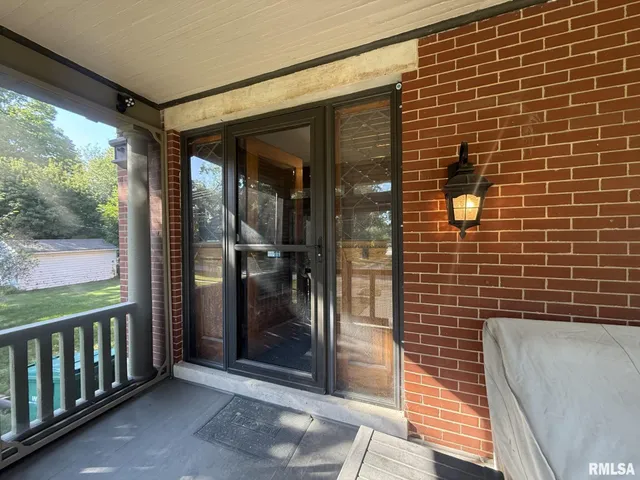 $237,000 | 275 East Walnut Street, Roseville, IL 61473