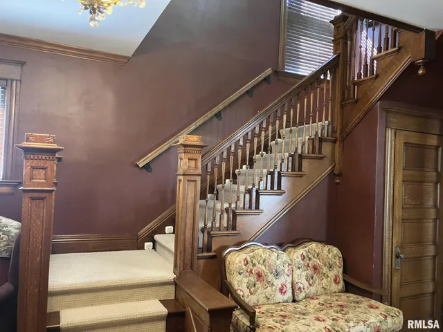 $237,000 | 275 East Walnut Street, Roseville, IL 61473