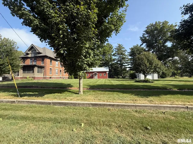 $237,000 | 275 East Walnut Street, Roseville, IL 61473