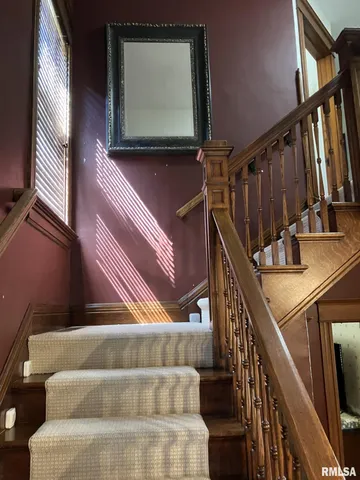 $237,000 | 275 East Walnut Street, Roseville, IL 61473