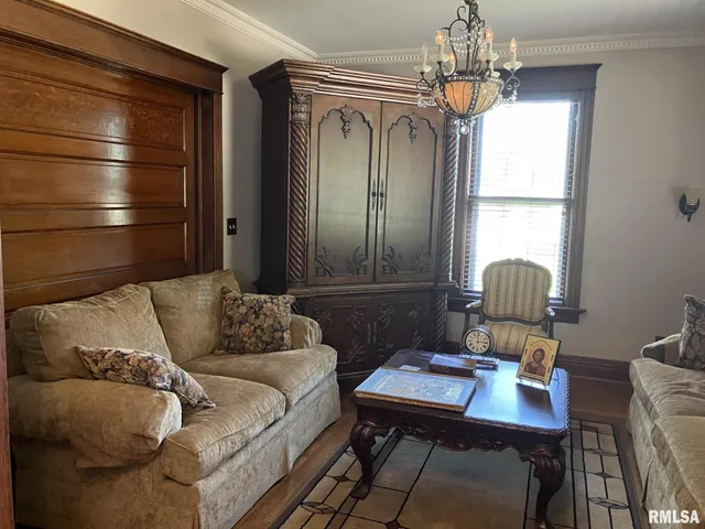 $237,000 | 275 East Walnut Street, Roseville, IL 61473