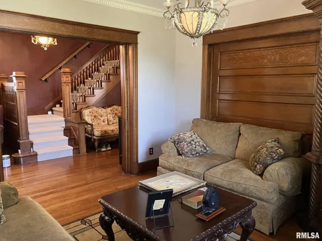 $237,000 | 275 East Walnut Street, Roseville, IL 61473