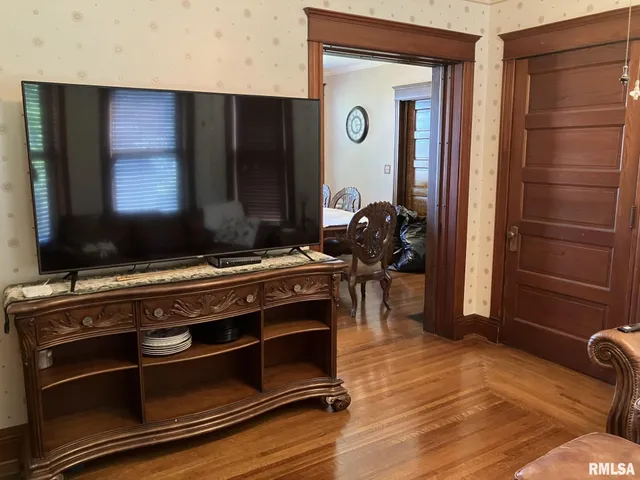 $237,000 | 275 East Walnut Street, Roseville, IL 61473