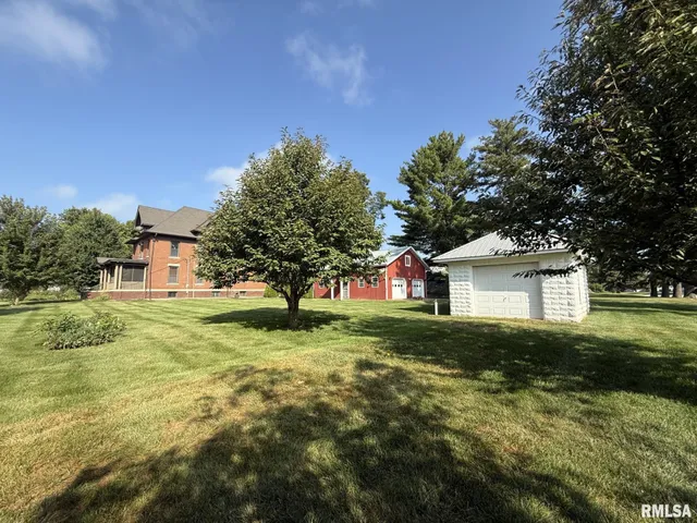 $237,000 | 275 East Walnut Street, Roseville, IL 61473