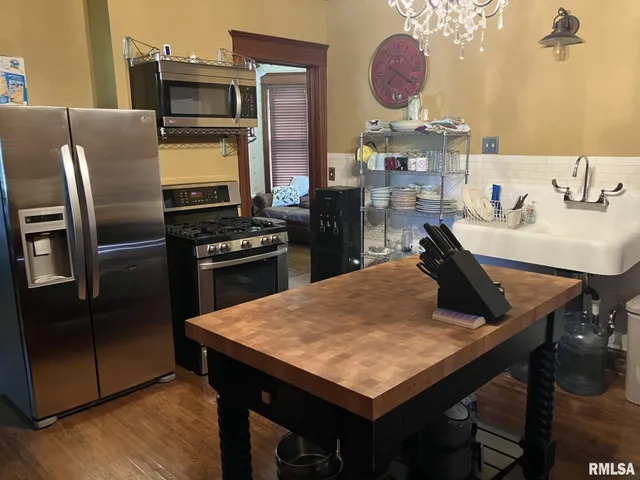 $237,000 | 275 East Walnut Street, Roseville, IL 61473