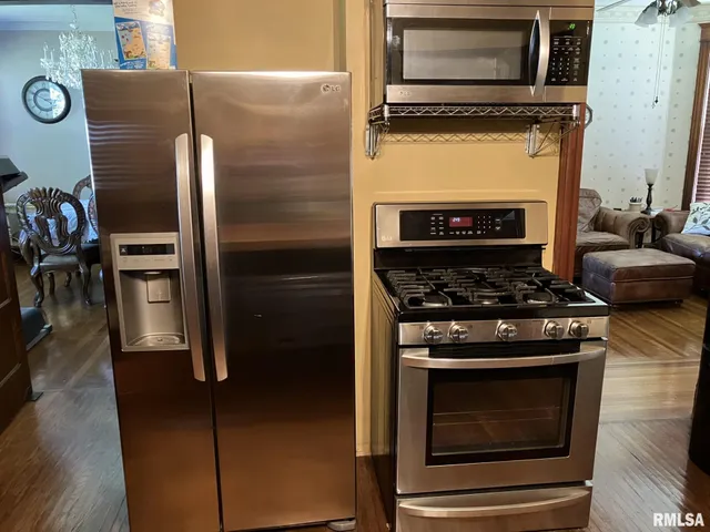 $237,000 | 275 East Walnut Street, Roseville, IL 61473