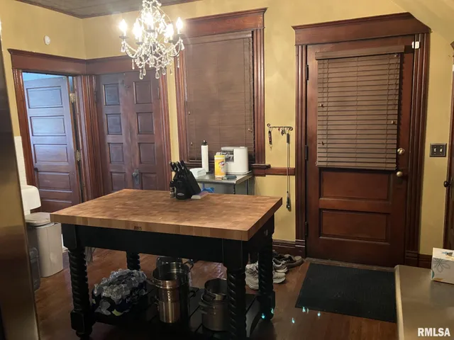 $237,000 | 275 East Walnut Street, Roseville, IL 61473