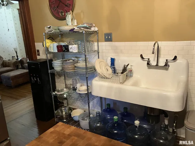 $237,000 | 275 East Walnut Street, Roseville, IL 61473