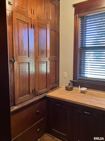 $237,000 | 275 East Walnut Street, Roseville, IL 61473