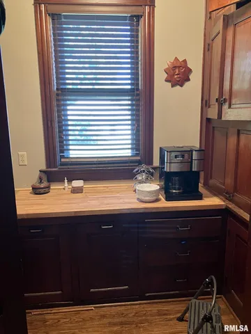 $237,000 | 275 East Walnut Street, Roseville, IL 61473