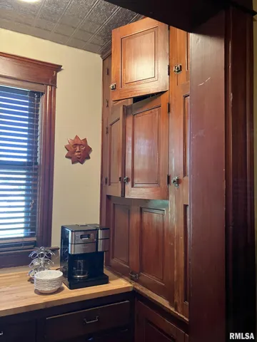 $237,000 | 275 East Walnut Street, Roseville, IL 61473