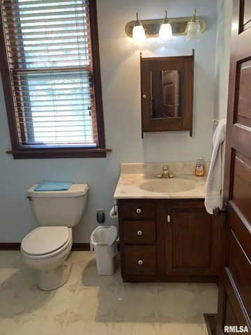 $237,000 | 275 East Walnut Street, Roseville, IL 61473