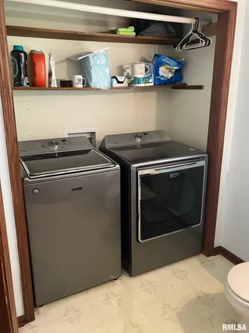 $237,000 | 275 East Walnut Street, Roseville, IL 61473