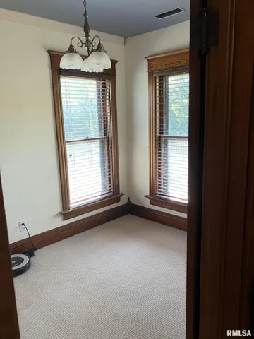 $237,000 | 275 East Walnut Street, Roseville, IL 61473