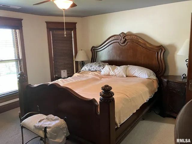 $237,000 | 275 East Walnut Street, Roseville, IL 61473